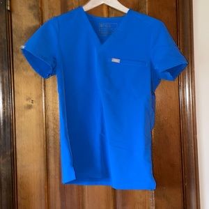 Figs scrub top with one pocket